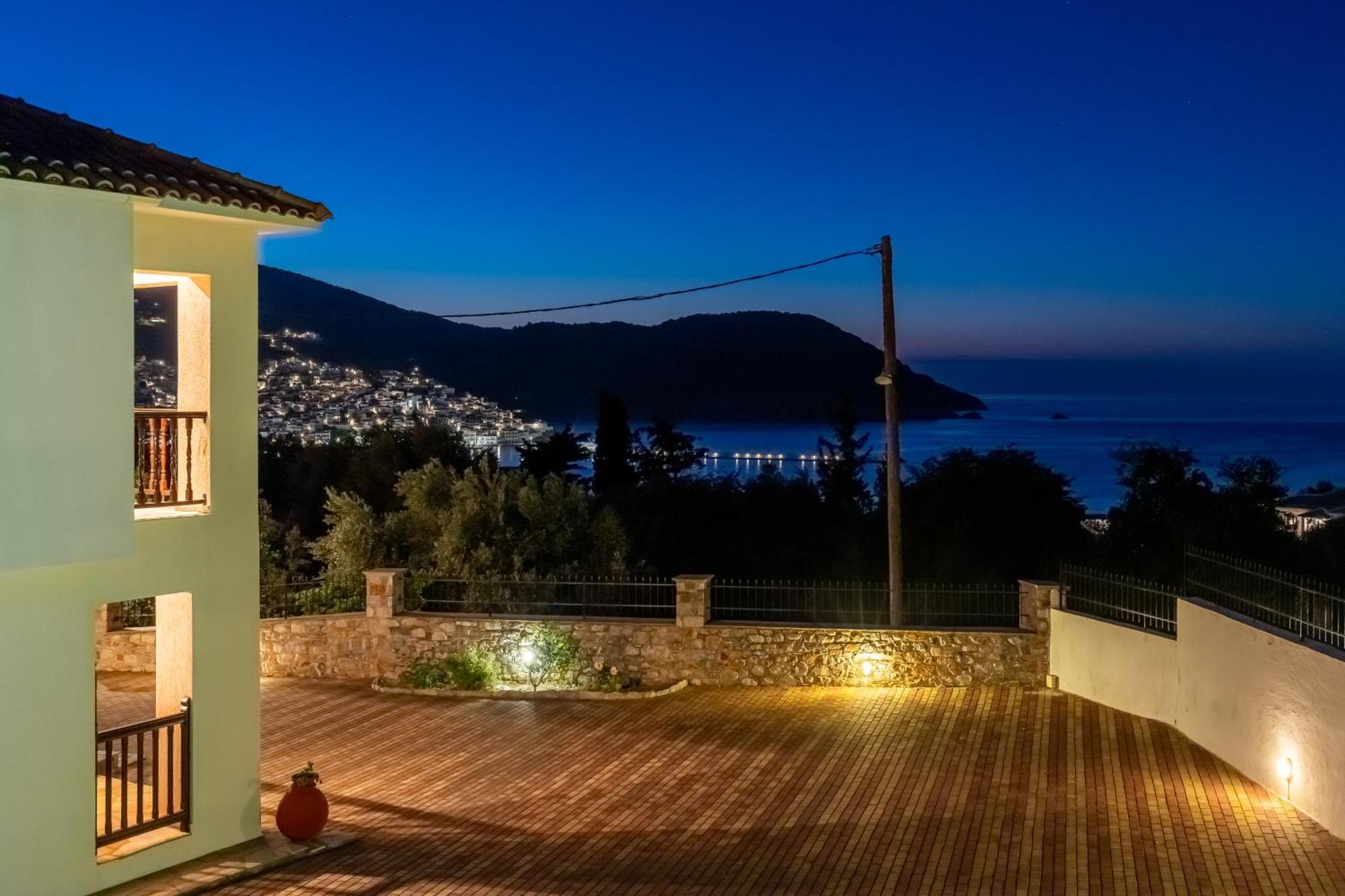 Naiades Superior Apartments In Skopelos With Sea View Close To The Town Eksteriør bilde